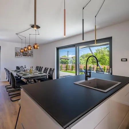 Lavanda Villa *